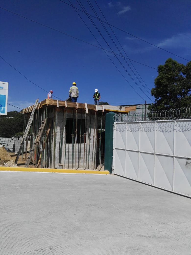 Bombeo y colocación de concreto premezclado en obra