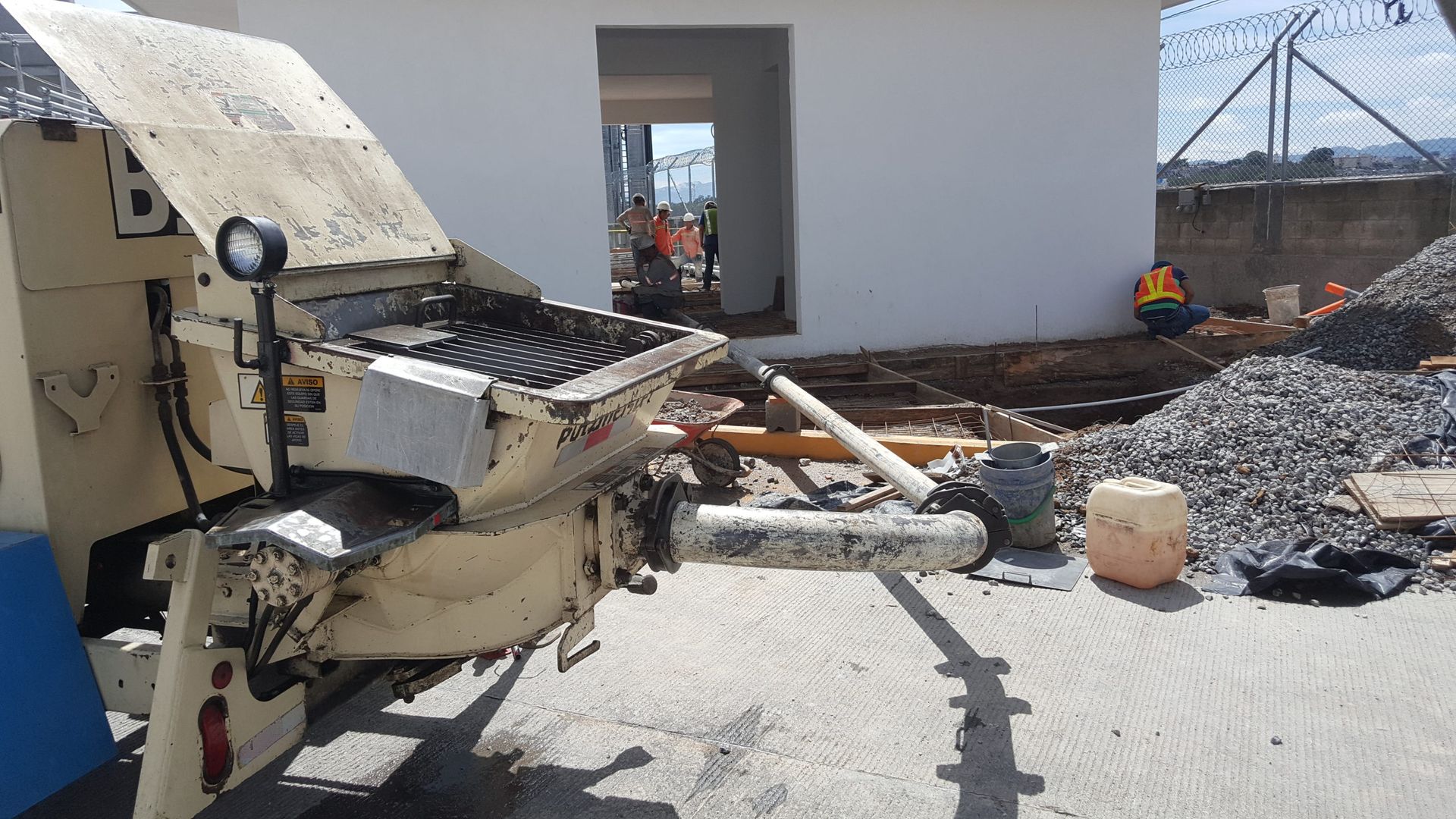 Construcción de estructura con concreto premezclado